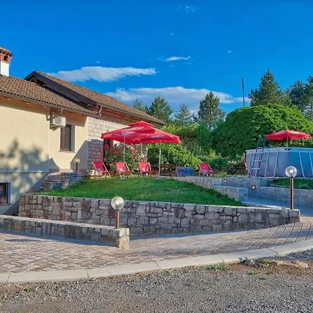 Pocitniska Hisa Miklavcic * Divača