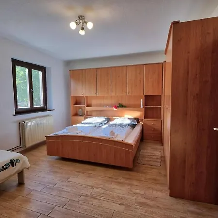 度假居 Pocitniska Hisa Miklavcic Primorska *