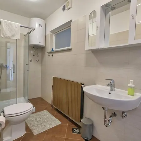 Pocitniska Hisa Miklavcic Primorska * 迪瓦卡