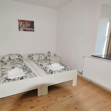 Pocitniska Hisa Miklavcic * Divača