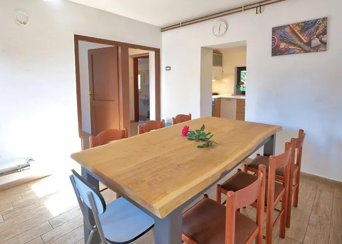 Pocitniska Hisa Miklavcic Primorska Divača