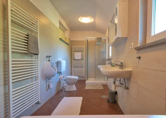 Pocitniska Hisa Miklavcic Primorska * Divača