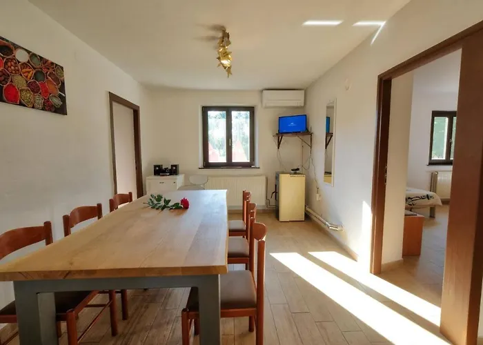 Pocitniska Hisa Miklavcic Primorska *