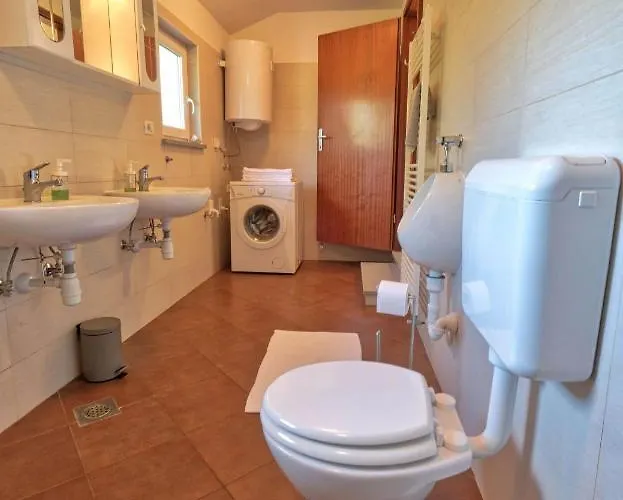 Pocitniska Hisa Miklavcic Primorska Casa vacanze