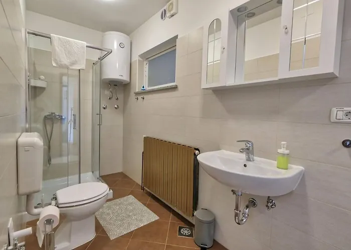 Pocitniska Hisa Miklavcic Primorska * Divača